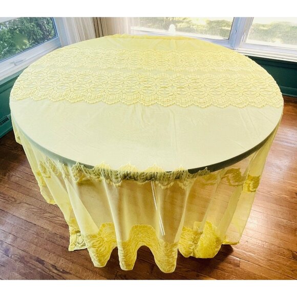 Vintage 70s mesh curtain, yellow embroidered daisies, rod header, per panel - Picture 3 of 10